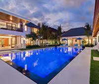 Вилла Windu Asri, Вилла в ночное время